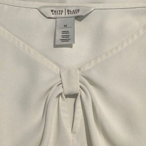 🎀 WHBM White Bow-Front Blouse – Cap Sleeve, Rounded Neck – Size M - Picture 5 of 6